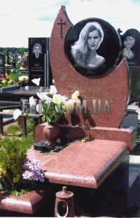 Памятник из красного гранита