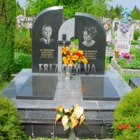 Памятник двойной