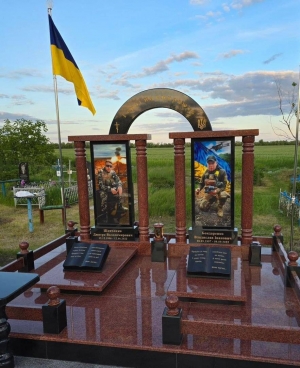 Памятник гранитный