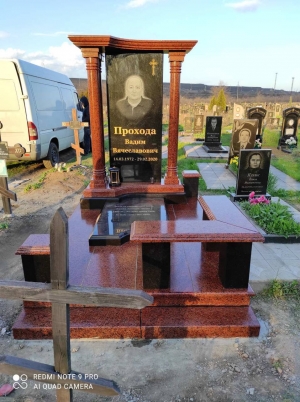 Памятник для женщины