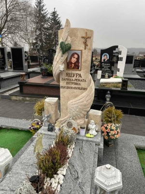 Памятник для женщины