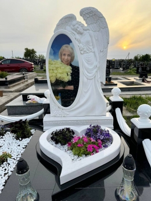 Памятник для женщины