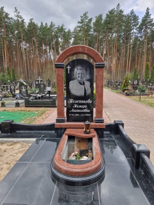 Памятник для женщины