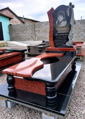 Памятник для женщины