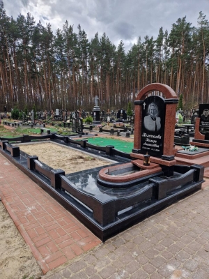 Памятник с подхоронением