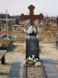 Крест памятника
