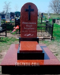 Памятник из красного камня