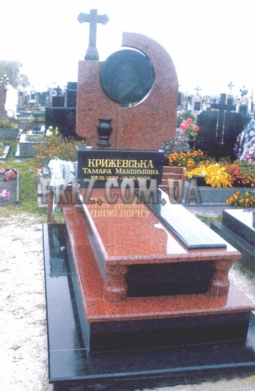 Гранитный памятник в Львове