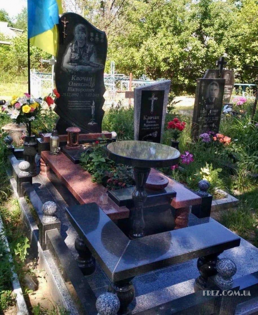 Памятник гранитный