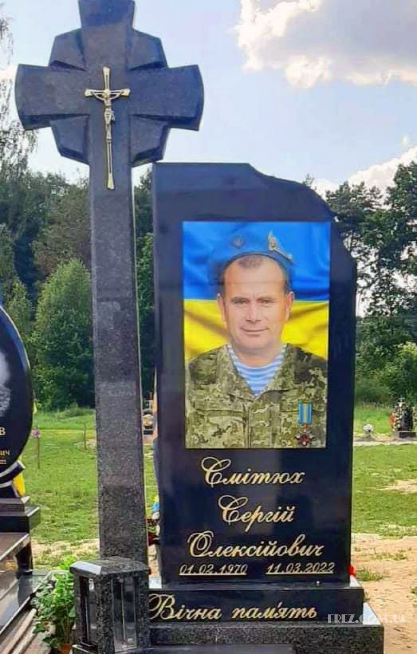 Памятник гранитный