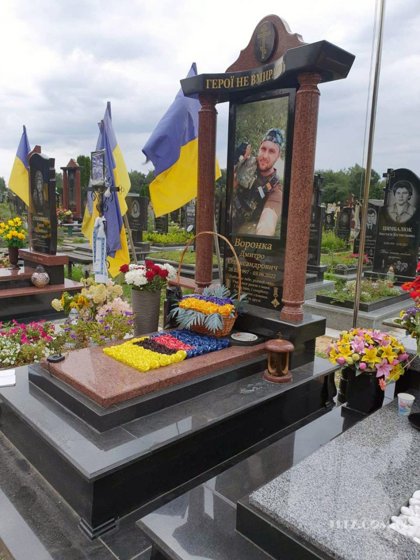 Памятник гранитный