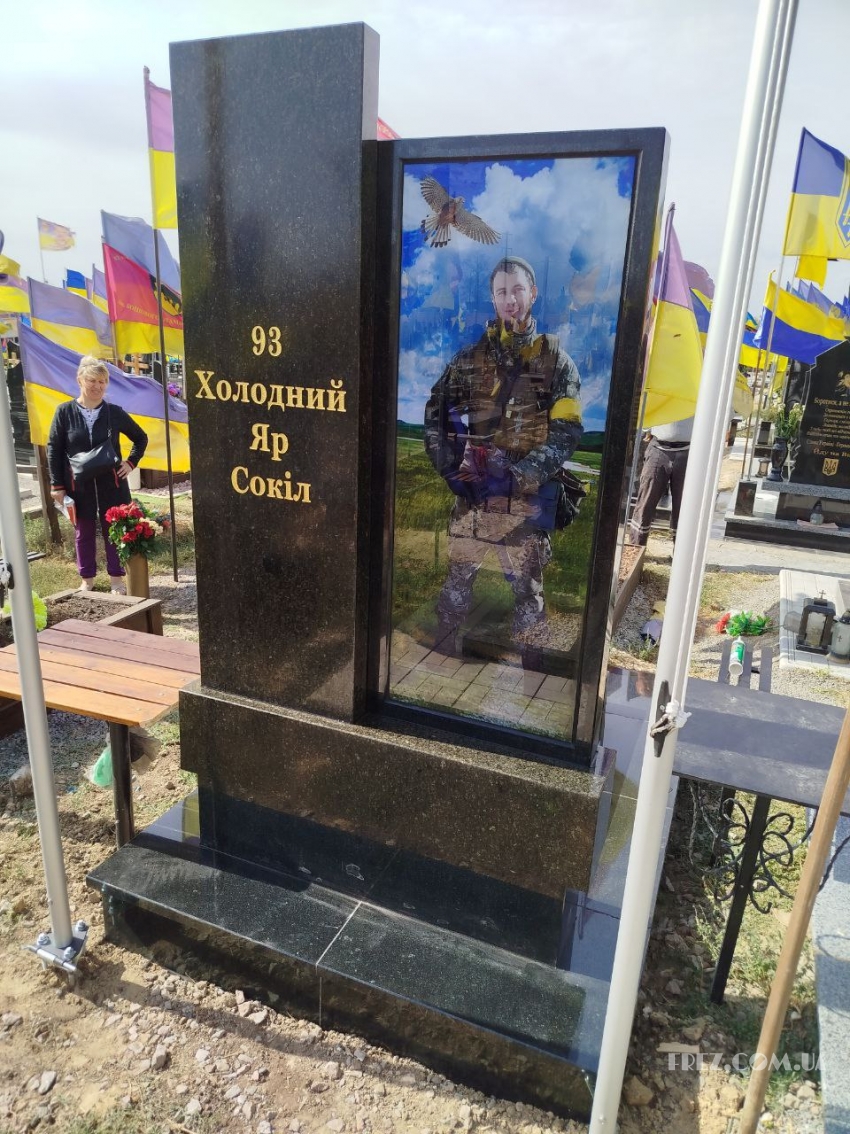 Памятник гранитный
