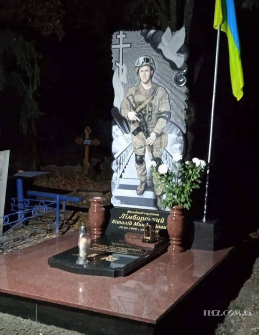 Памятник военным