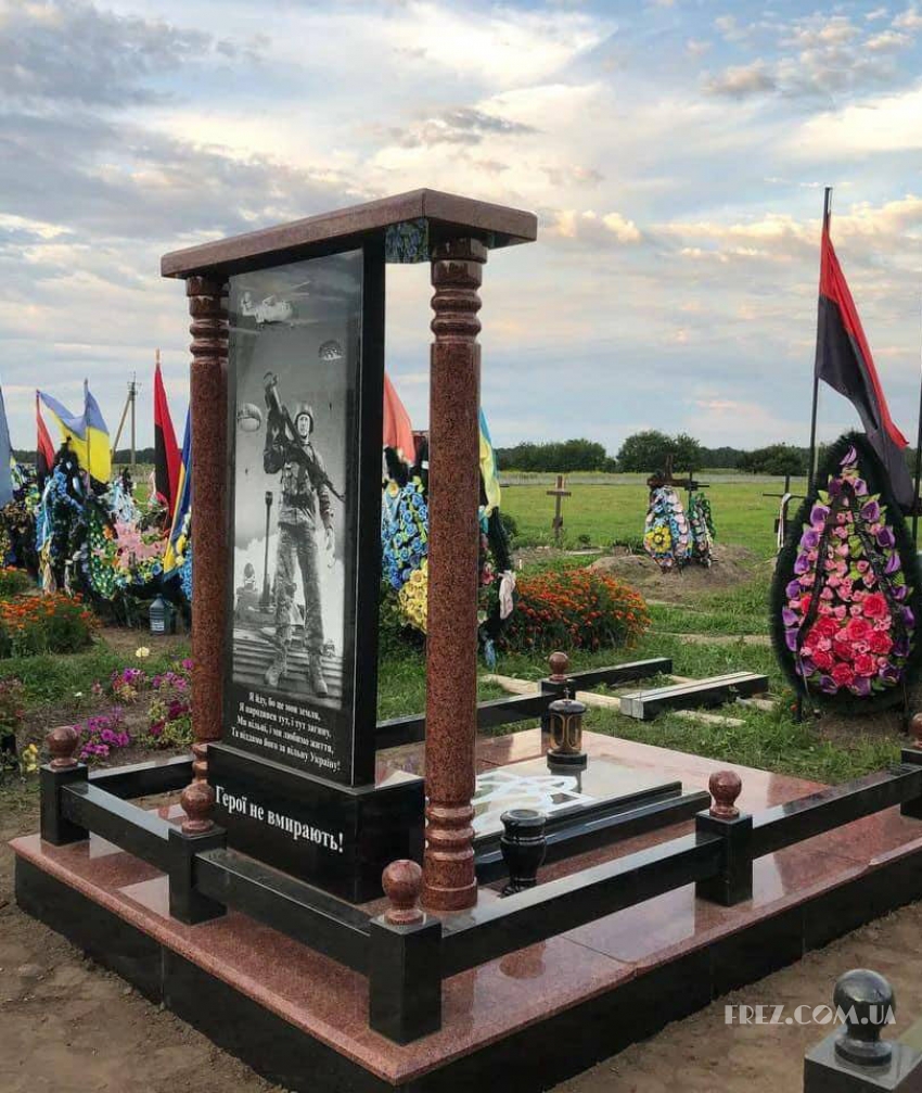 Памятник военным