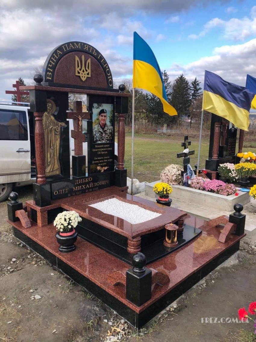Большой памятник военному