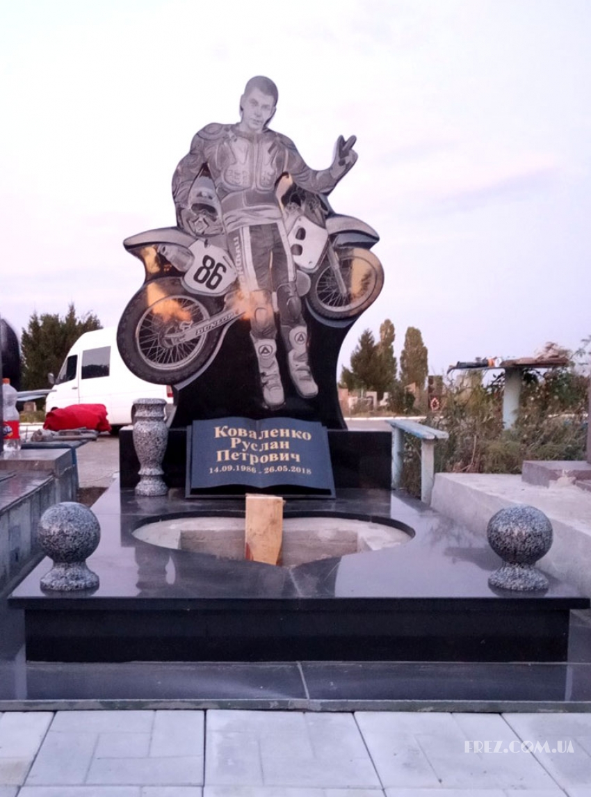Гранитный памятник в Днепре
