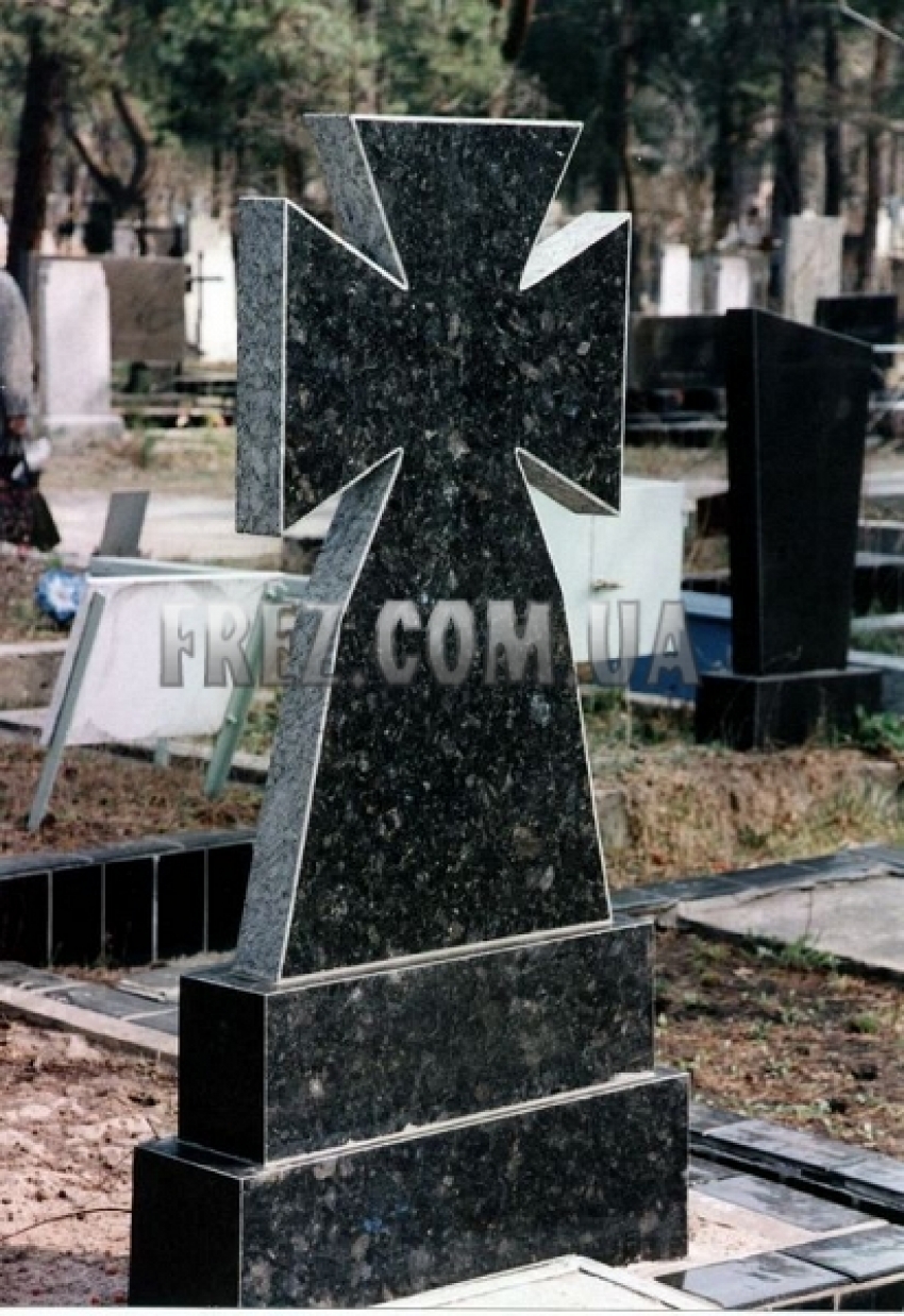 Крест памятника